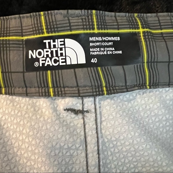 The North Face Gray Lime Green Plaid Shorts Lightweight Stretch Men's Size 40 - Picture 8 of 9